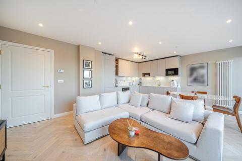 2 bedroom flat to rent, Ravensbury Terrace, London, SW18