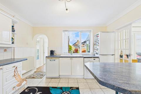3 bedroom semi-detached house for sale, Lockesley Avenue, Doncaster DN12