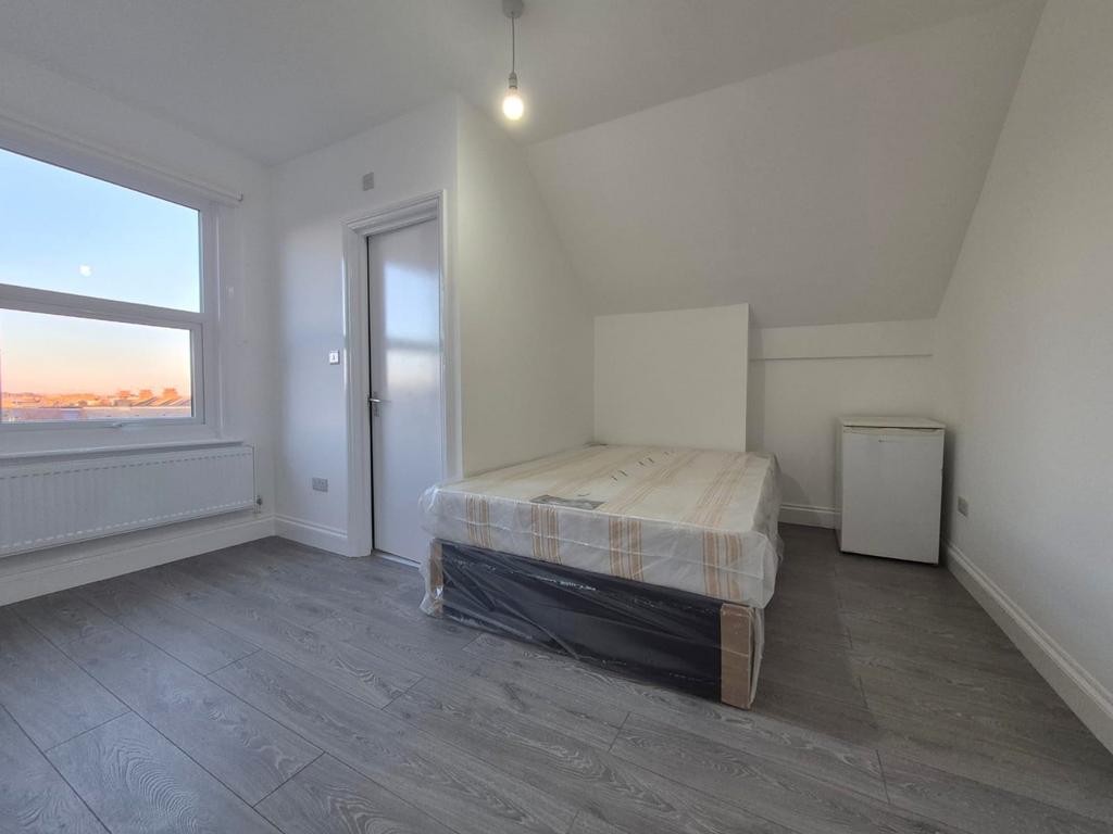 A Newly refurbished en suite double room