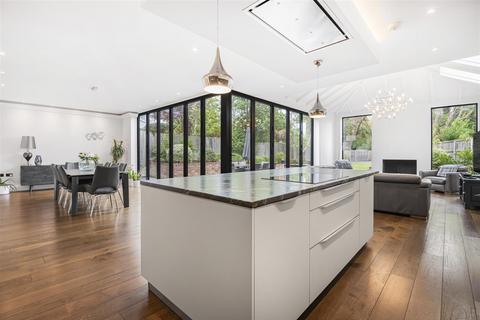 3 bedroom detached house for sale, Eversley Crescent, London