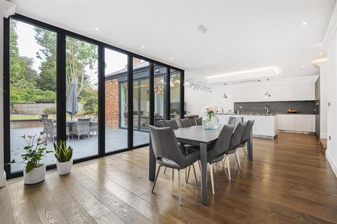 3 bedroom detached house for sale, Eversley Crescent, London