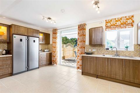 4 bedroom semi-detached house to rent, Broad Walk, London SE3