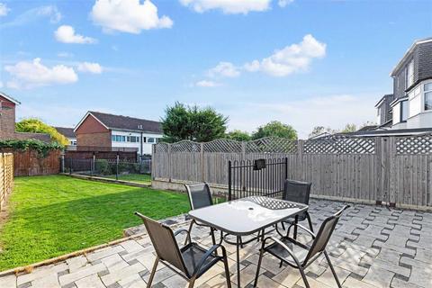 4 bedroom semi-detached house to rent, Broad Walk, London SE3