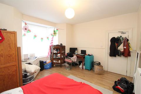 6 bedroom house to rent, Arran Street, Cardiff CF24