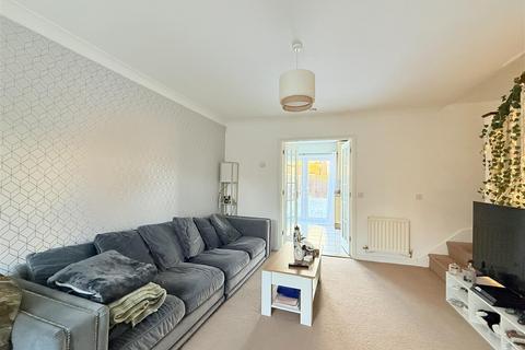 3 bedroom terraced house to rent, Harebell Road, Bury St. Edmunds IP28