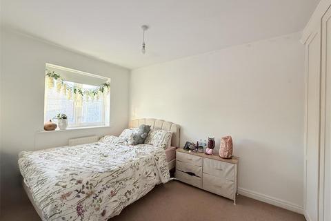 3 bedroom terraced house to rent, Harebell Road, Bury St. Edmunds IP28