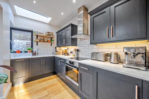 2 bedroom terraced house for sale, Robson Road, London, SE27