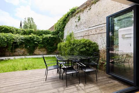 3 bedroom ground floor flat to rent, Gwendolen Avenue