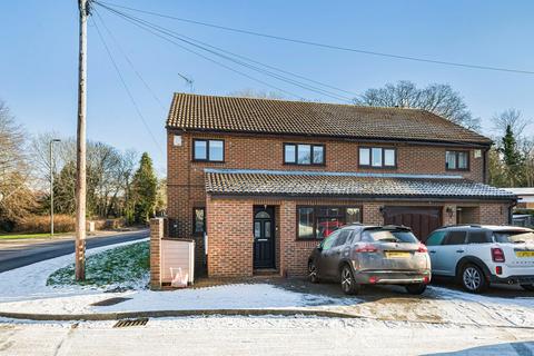 4 bedroom detached house for sale, Woodview Close, Orpington