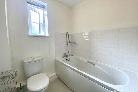 2 bedroom flat to rent, Roscoff Road, Dawlish, EX7