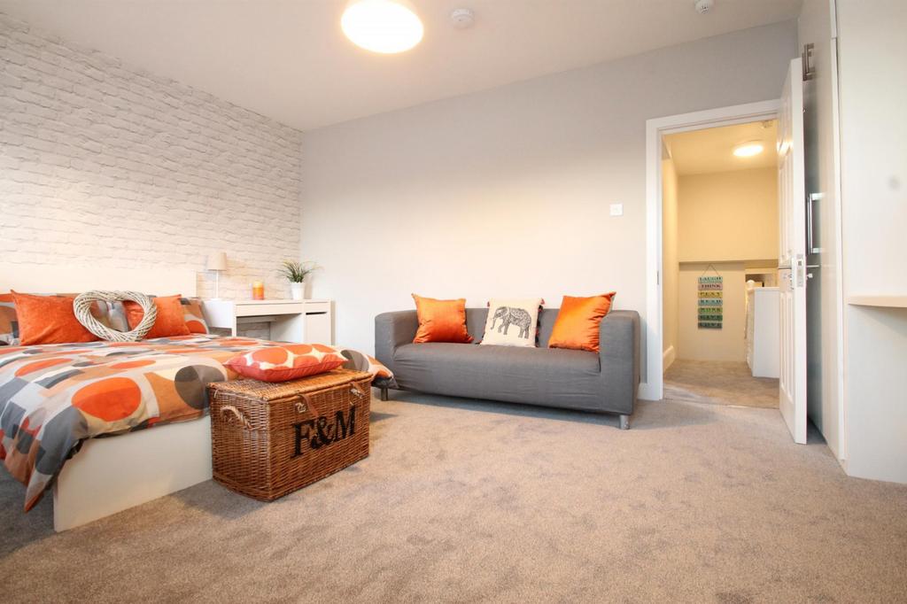 ROOM 5 (Main)
