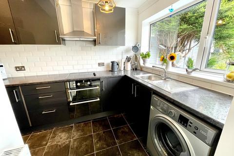 3 bedroom semi-detached house for sale, Sundour Crescent, Wednesfield, Wolverhampton, WV11