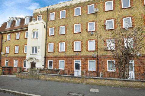 3 bedroom flat for sale, Milner Road, London
