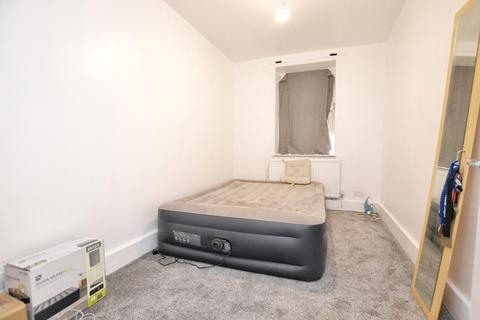 3 bedroom flat for sale, Milner Road, London
