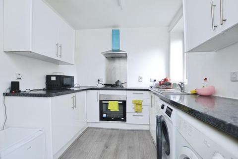 3 bedroom flat for sale, Milner Road, London
