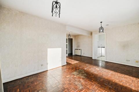 2 bedroom flat for sale, Gilbert Court, Green Vale, Ealing W5