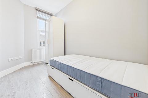 1 bedroom in a house share to rent, Sandringham Road, London, NW2 5EJ