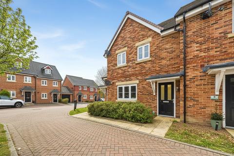 1 bedroom maisonette to rent, Nightjar Close, Farnborough, Hampshire, GU14