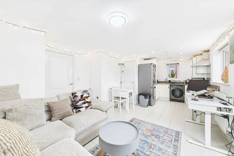 1 bedroom maisonette to rent, Nightjar Close, Farnborough, Hampshire, GU14