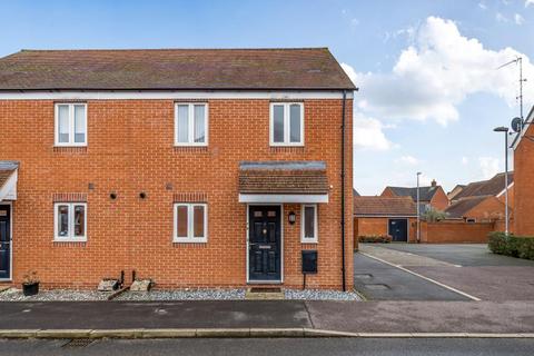 Cardinal Drive,  Aylesbury,  HP18