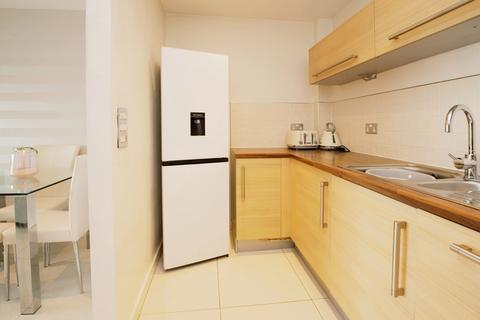 2 bedroom flat to rent, Roma, Victoria Wharf, Watkiss Way, CF11