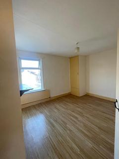 3 bedroom terraced house to rent, Salisbury Street, Swindon SN1