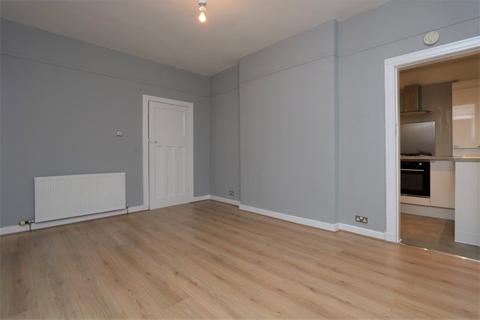 3 bedroom apartment to rent, Kendal Avenue, Glasgow, G12