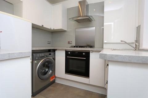 3 bedroom apartment to rent, Kendal Avenue, Glasgow, G12