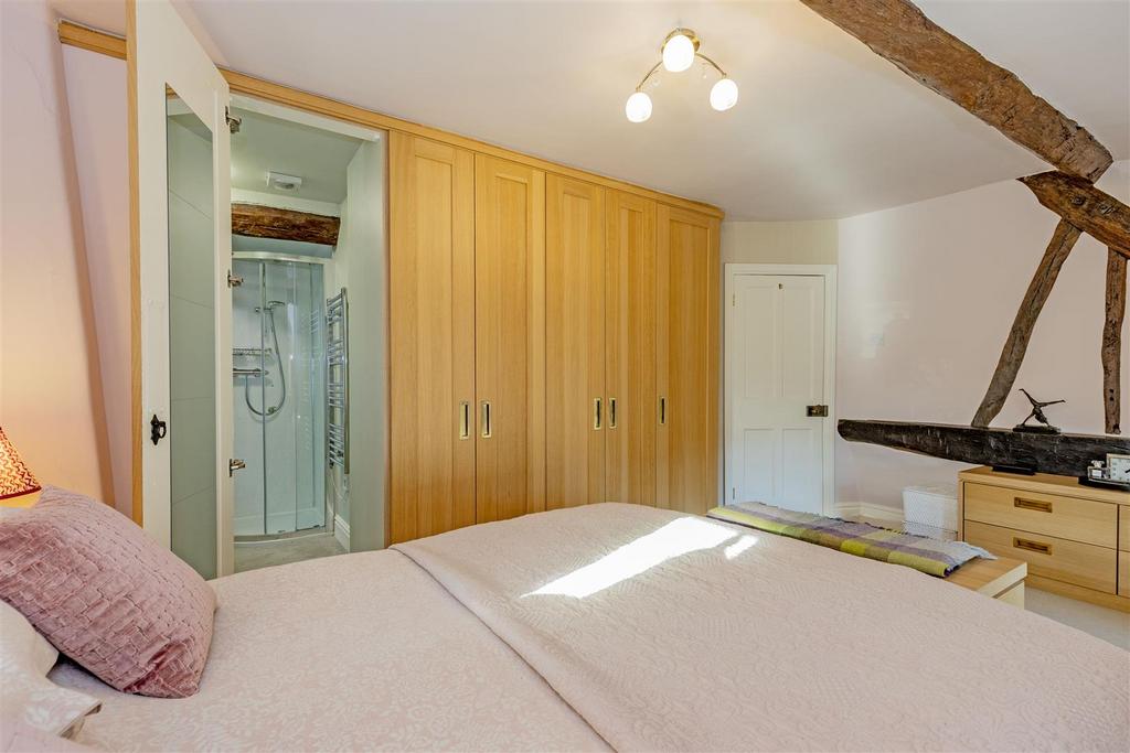 Bedroom 1-3.jpg