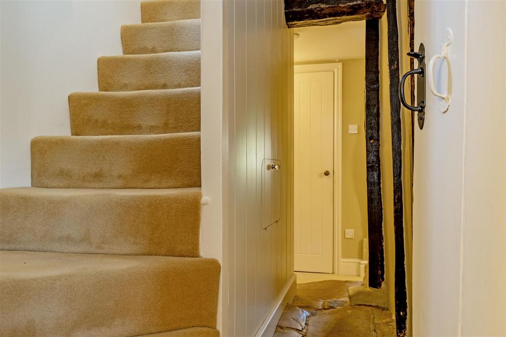 Hallway-1.jpg