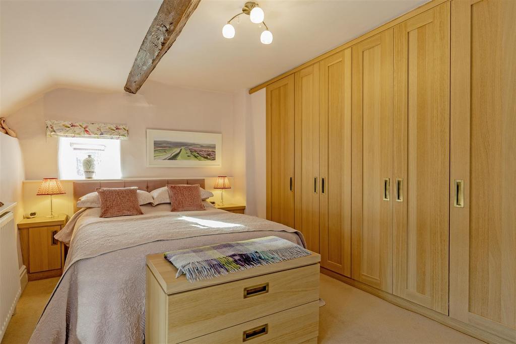Bedroom 1-1.jpg