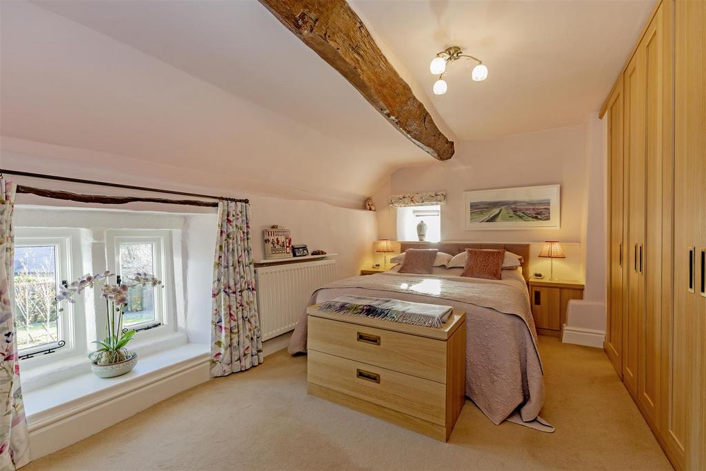 Bedroom 1-5.jpg
