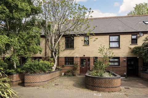 3 bedroom terraced house to rent, Langley Lane, London SW8