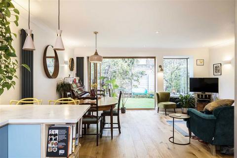 3 bedroom terraced house to rent, Langley Lane, London SW8