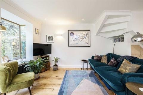 3 bedroom terraced house to rent, Langley Lane, London SW8