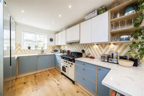 3 bedroom terraced house to rent, Langley Lane, London SW8