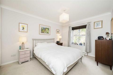 3 bedroom terraced house to rent, Langley Lane, London SW8