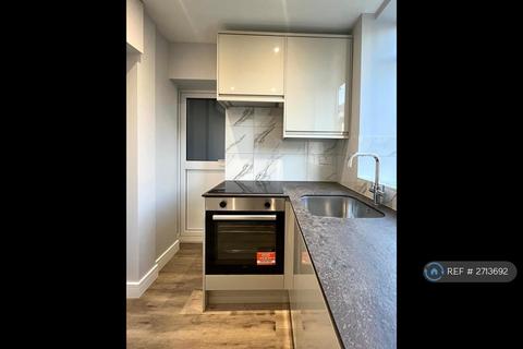 2 bedroom flat to rent, Charlbert Court, London, NW8