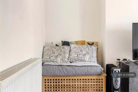 2 bedroom flat to rent, Cranbrook Park, London, N22