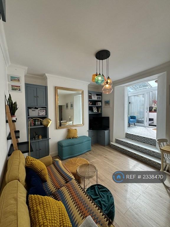 Large Modern Lounge