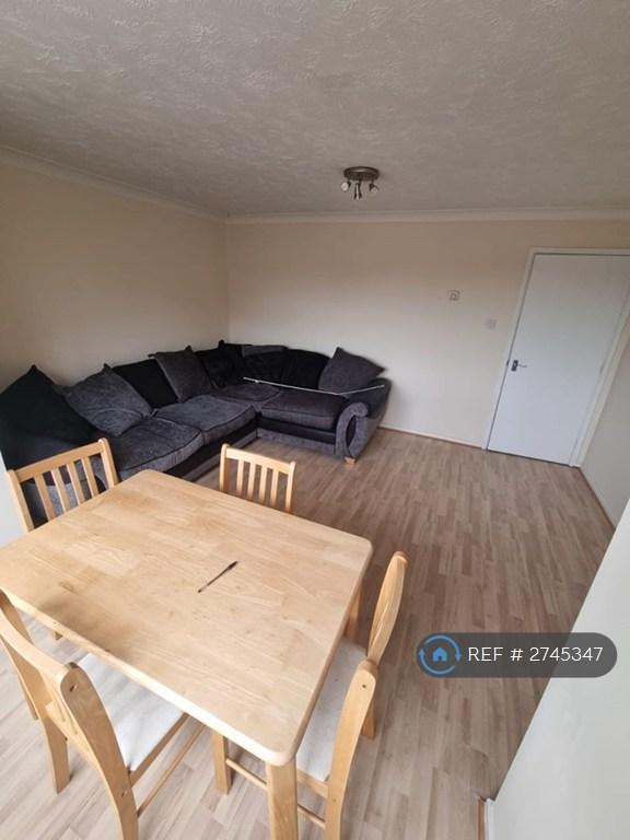 Lounge/Diner - Second Angle