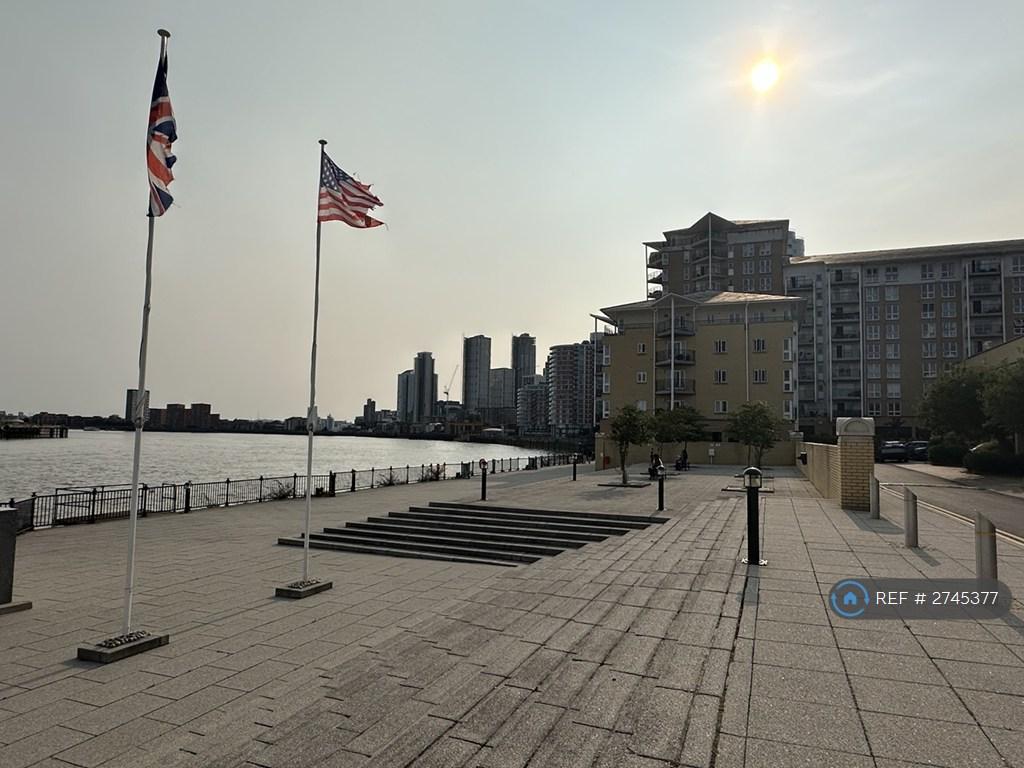 Riverside Walk In Virginia Quay