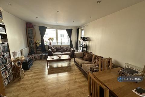 2 bedroom flat to rent, Sail Court, London, E14