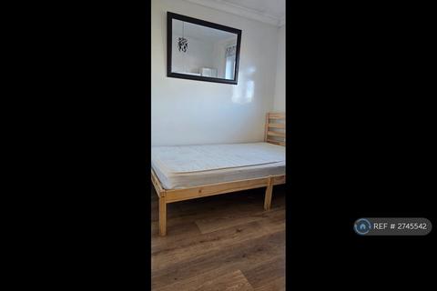4 bedroom semi-detached house to rent, Applegarth Avenue, Guildford, GU2