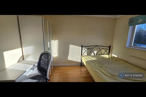 4 bedroom semi-detached house to rent, Applegarth Avenue, Guildford, GU2