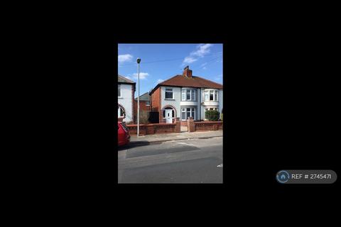 3 bedroom semi-detached house to rent, Langfield Avenue, Blackpool, FY4
