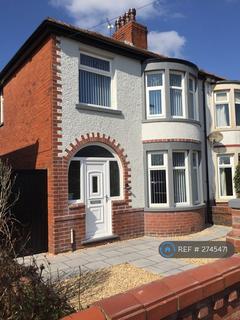 3 bedroom semi-detached house to rent, Langfield Avenue, Blackpool, FY4