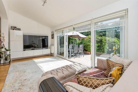 3 bedroom semi-detached house for sale, Chanctonbury Way, Woodside Park