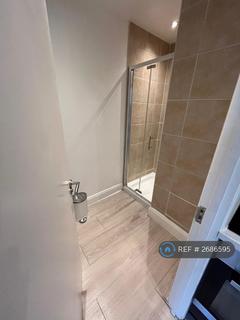 Studio to rent, Whymark House, London, N22