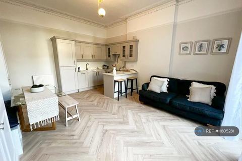 2 bedroom flat to rent, Gleneagle Road, London, SW16